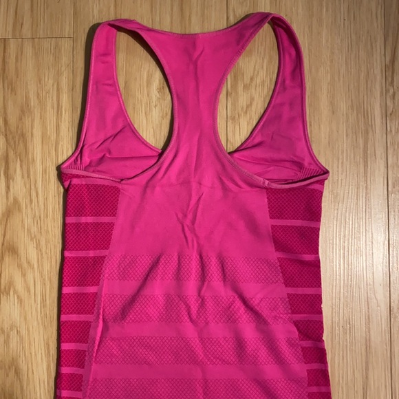 Pink workout top - Picture 5 of 6